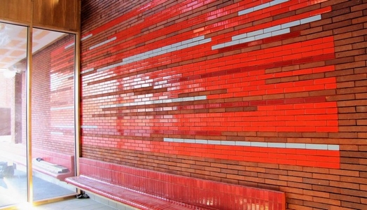elewacja z cegły szkliwionej kolorowej kolor czerwony , kolor biały